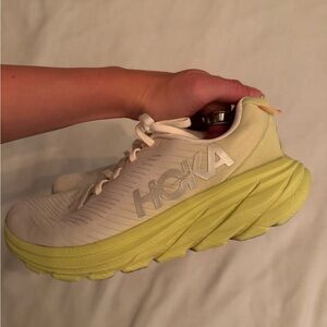 HOKA WOMEN'S SNEAKER SIZE 7.5✨